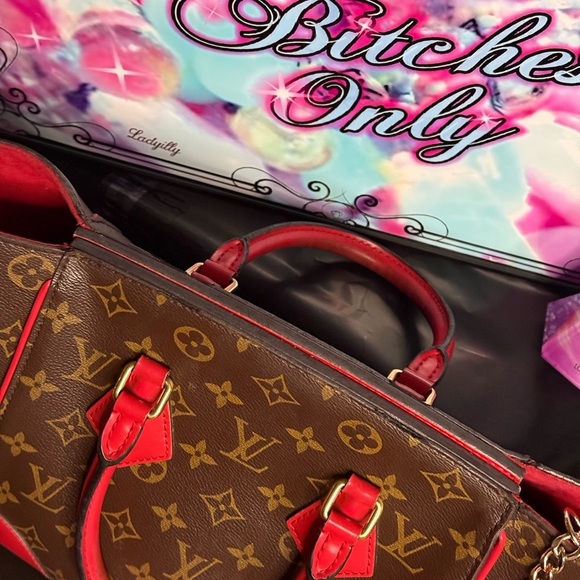 Louis Vuitton Monogram Phoenix MM with COA - Picture 10 of 14